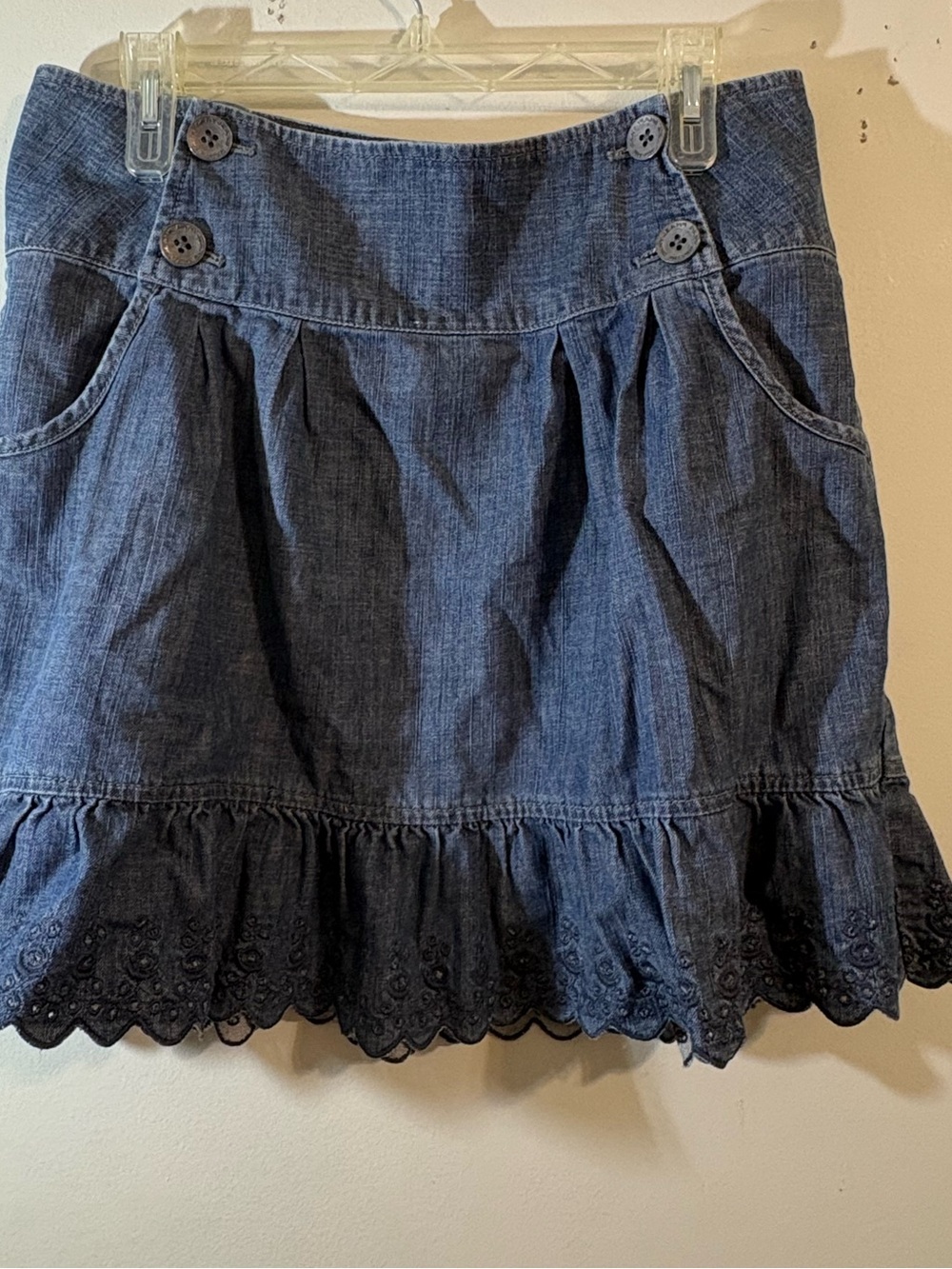 DKNY Jeans Women's SZ 10 Blue Jean Denim mini skirt Eyelet Ruffle side pockets